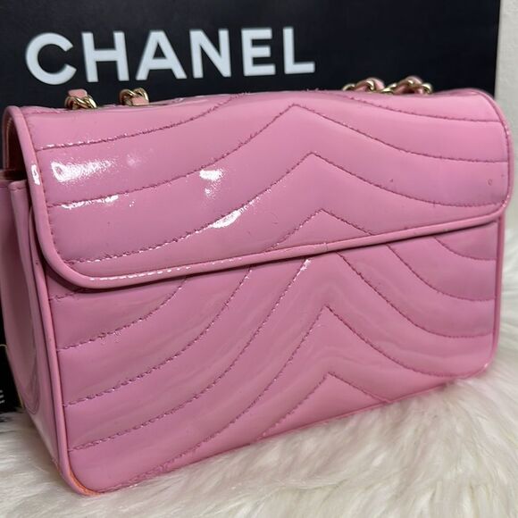 💯Authentic Chanel Vernis Shoulder Bag🍀 - Picture 6 of 17